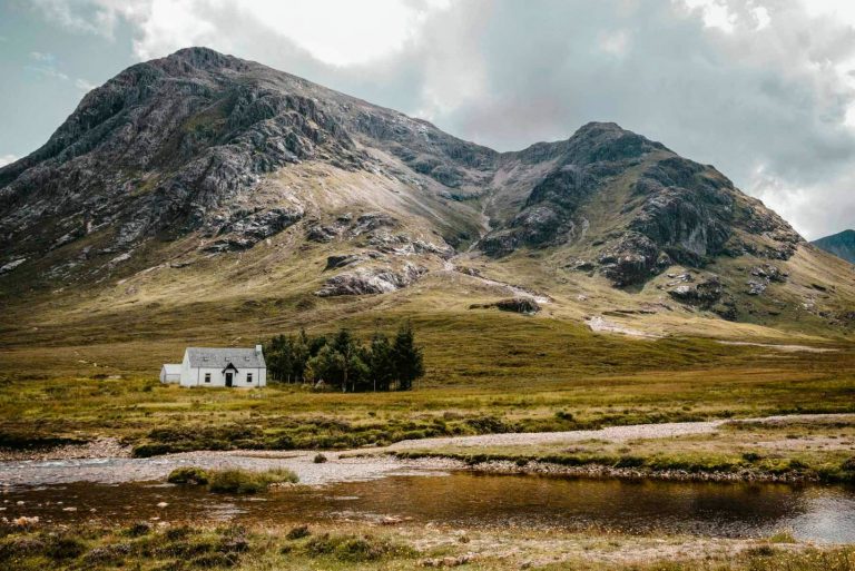 Lake Homes @ Edinburgh: un hogar completo de Lake en sintonía con la